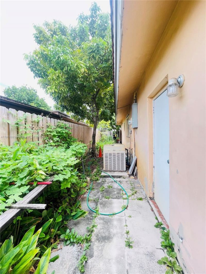 8203 NW 73rd Ter, Tamarac, FL 33321 Photo