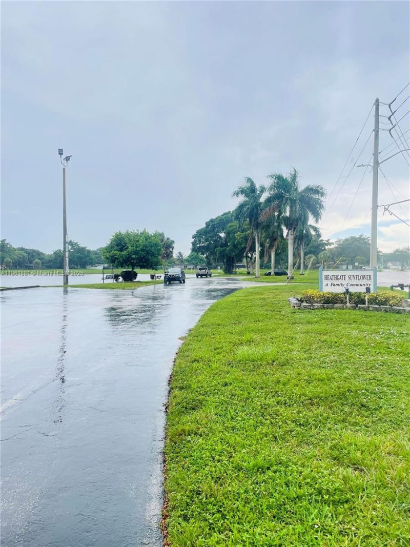 8203 NW 73rd Ter, Tamarac, FL 33321 Photo