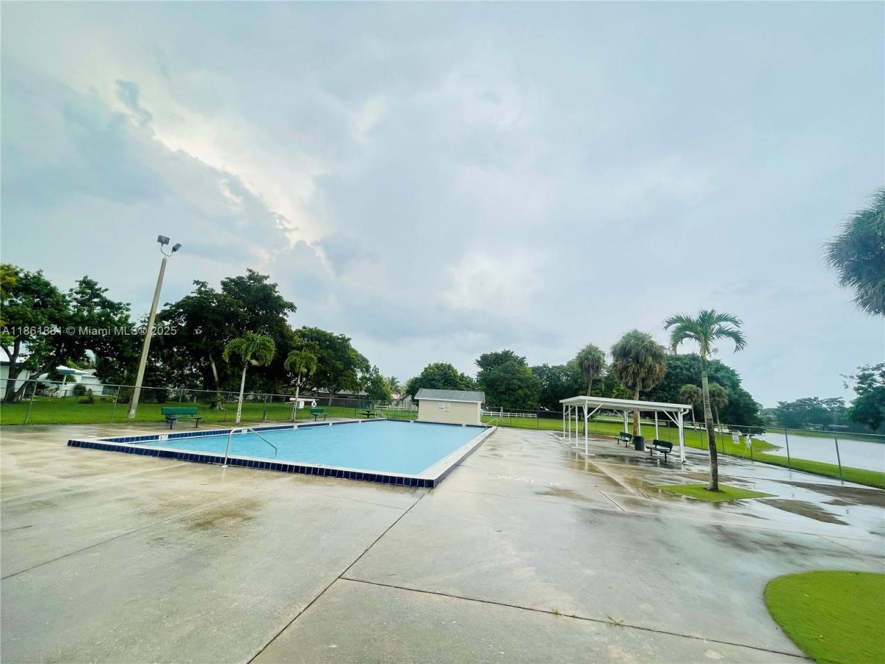 8203 NW 73rd Ter, Tamarac, FL 33321 Photo