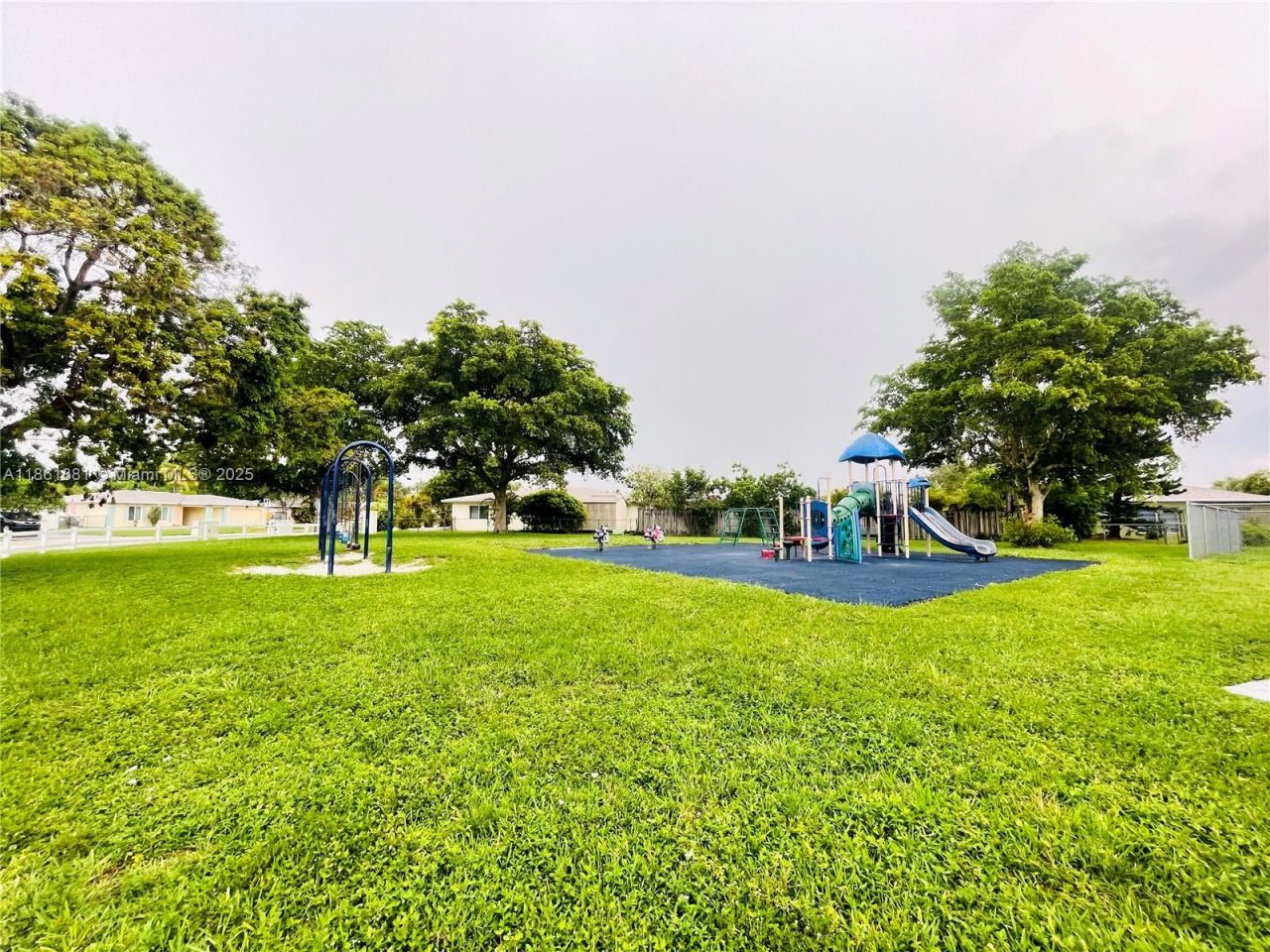 8203 NW 73rd Ter, Tamarac, FL 33321 Photo