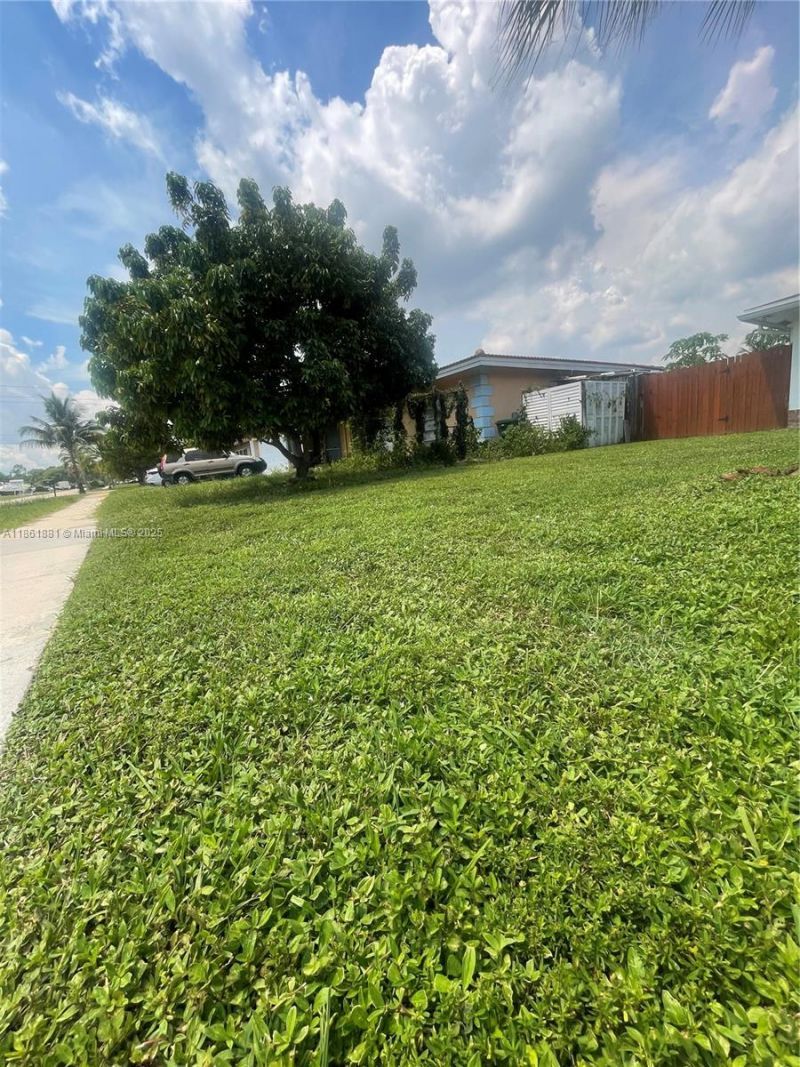 8203 NW 73rd Ter, Tamarac, FL 33321 Photo