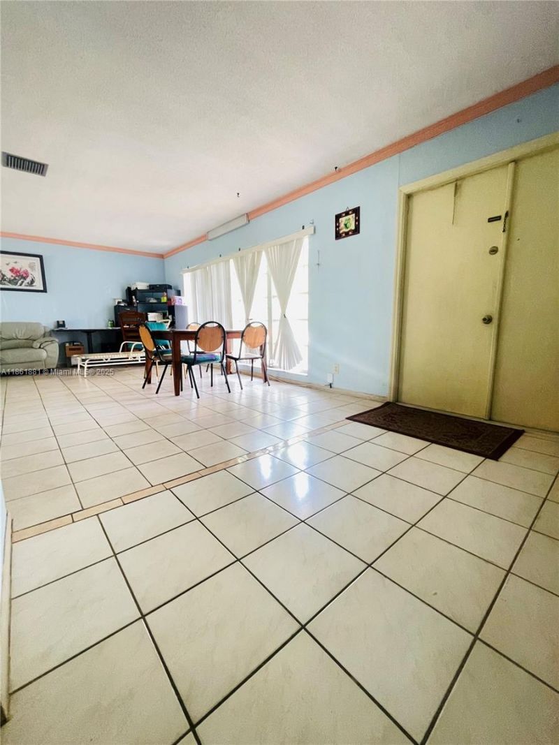 8203 NW 73rd Ter, Tamarac, FL 33321 Photo