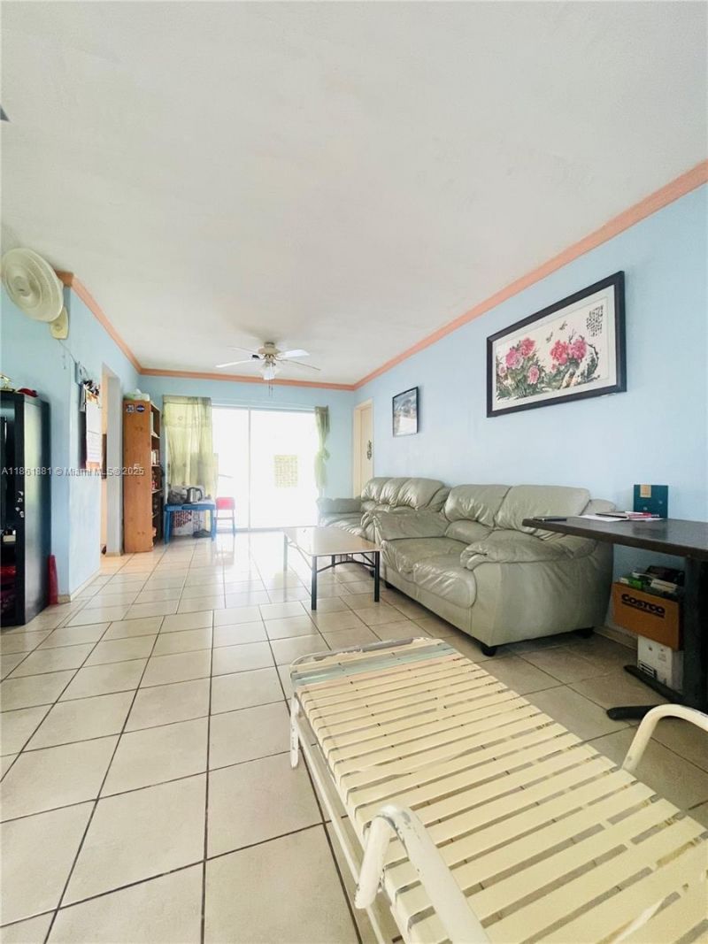 8203 NW 73rd Ter, Tamarac, FL 33321 Photo