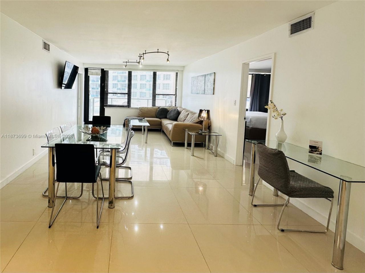 5225 Collins Ave, Unit 515, Miami Beach, FL 33140 Photo