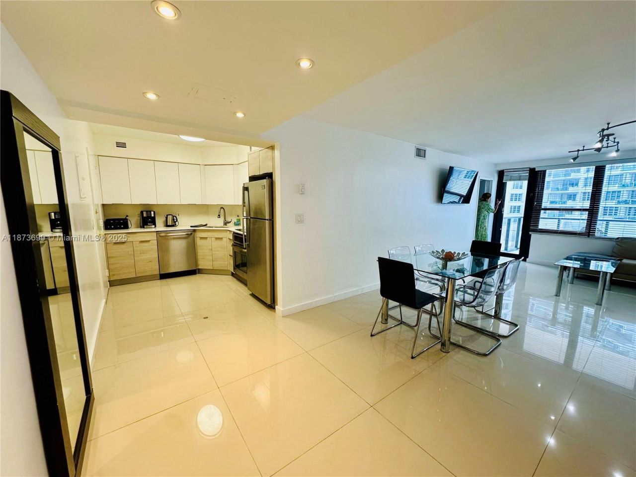 5225 Collins Ave, Unit 515, Miami Beach, FL 33140 Photo