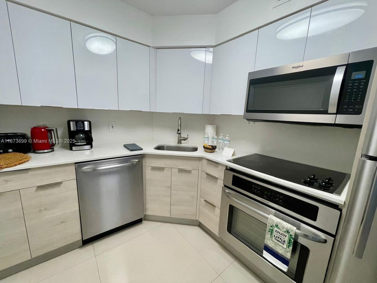 5225 Collins Ave, Unit 515, Miami Beach, FL 33140 Photo