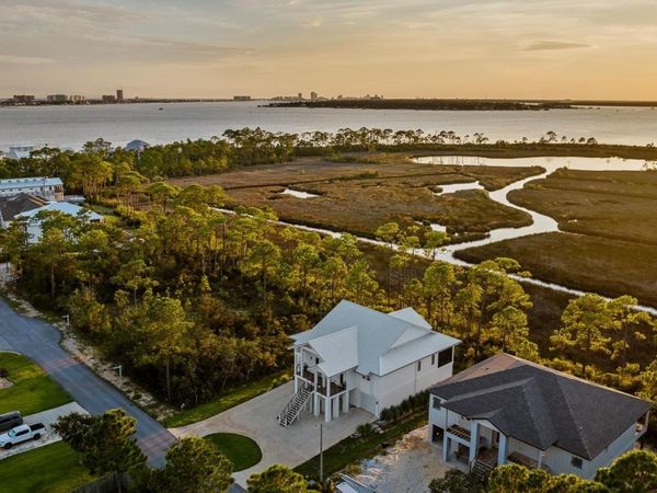 5400 North Shore Rd, Pensacola, FL 32507