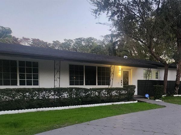 14715 N Spur Dr, Miami, FL 33161