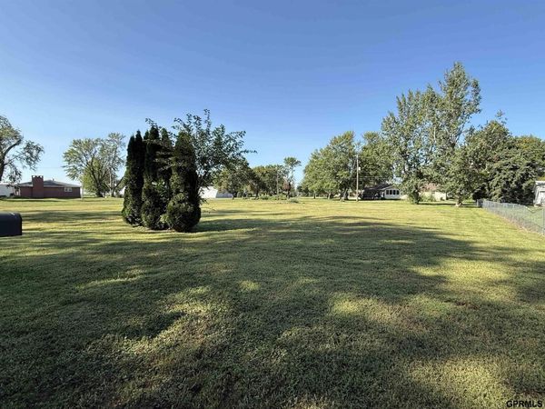 835 5th Avenue, Fairmont, NE 68354