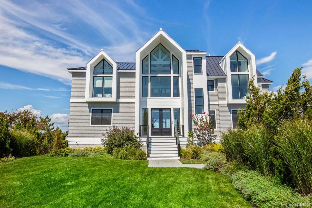 20 Cove Lane Westhampton Dunes, NY 11978