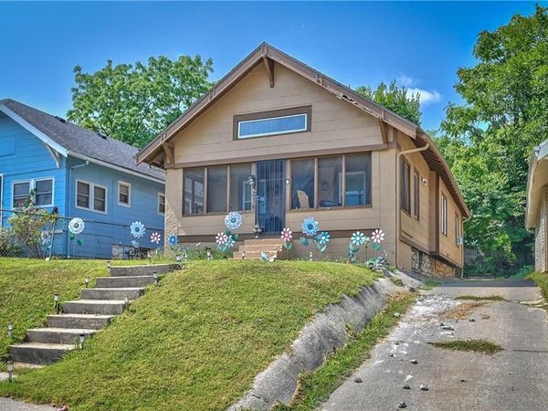 4216 college Avenue, Kansas City, MO 64130