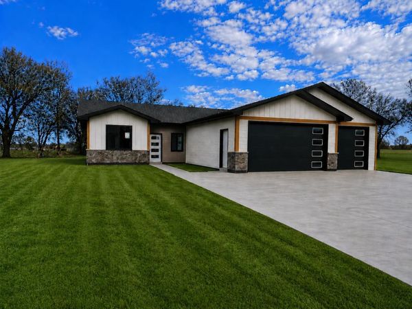 12999 Willowood Drive, Aberdeen, SD 57401