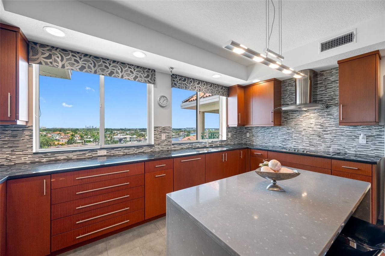 4717 Dolphin Cay Lane S, Unit 608, Saint Petersburg, FL 33711 Photo