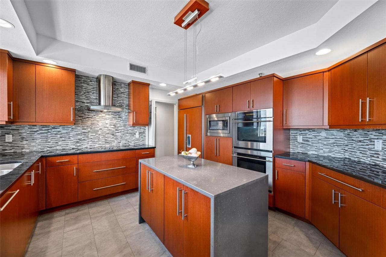 4717 Dolphin Cay Lane S, Unit 608, Saint Petersburg, FL 33711 Photo