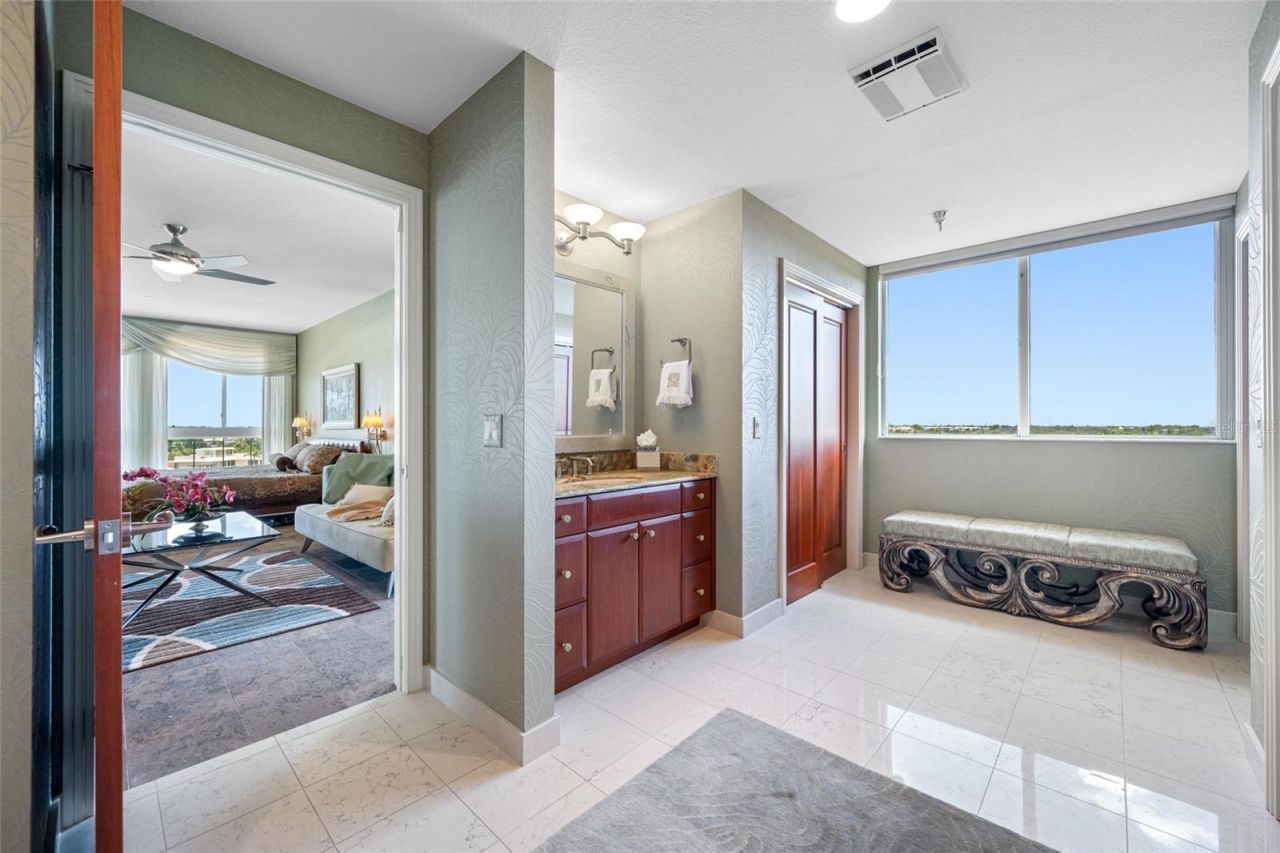 4717 Dolphin Cay Lane S, Unit 608, Saint Petersburg, FL 33711 Photo