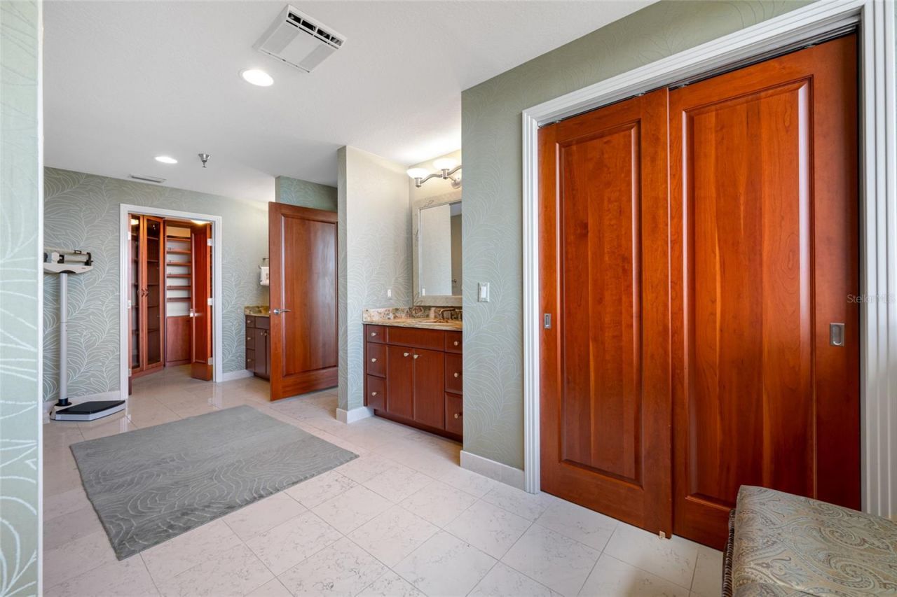 4717 Dolphin Cay Lane S, Unit 608, Saint Petersburg, FL 33711 Photo