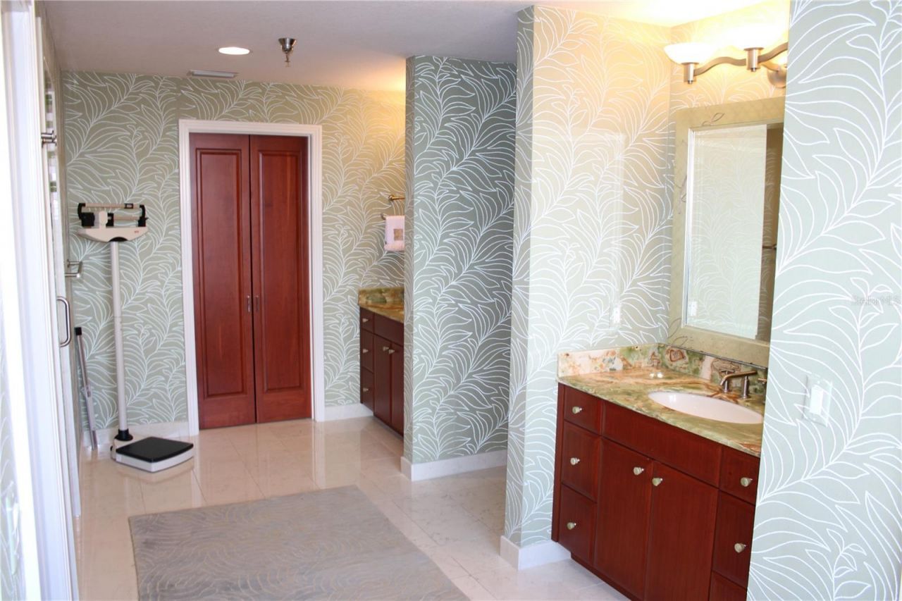 4717 Dolphin Cay Lane S, Unit 608, Saint Petersburg, FL 33711 Photo