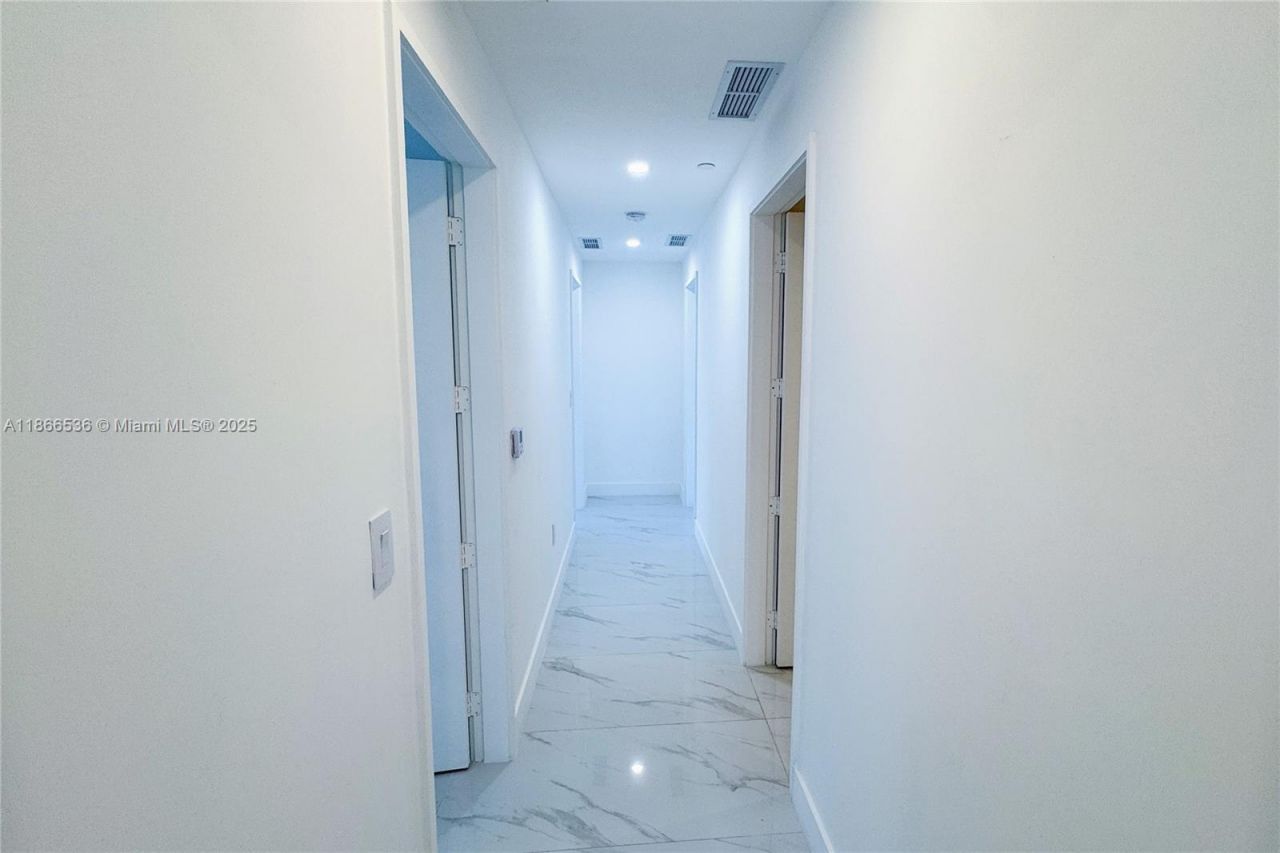 700 NE 24th St, Unit 5507, Miami, FL 33137 Photo