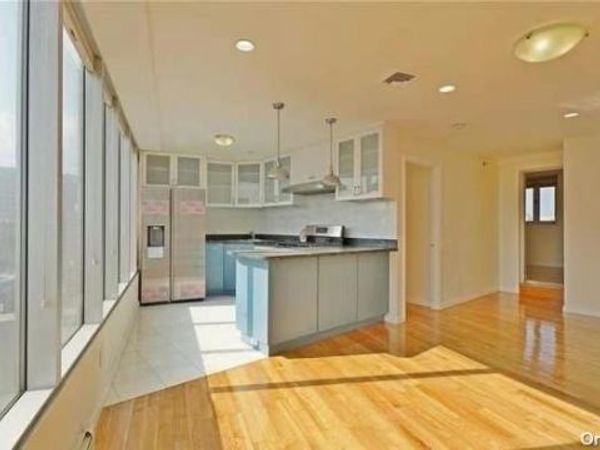 132-03 Sanford Avenue, Unit 8M, Flushing, NY 11355