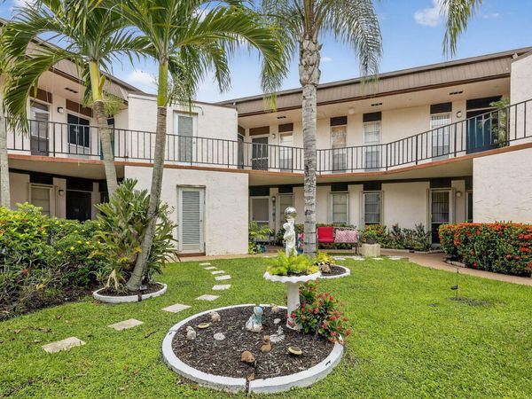 6 Greenway Village N, Unit 210, Royal Palm Beach, FL 33411