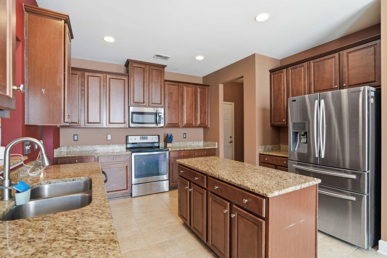 225 Berwick Drive Photo 6