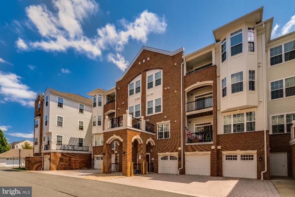 10273 Fountain Circle, Unit 202, Manassas, VA 20110 Main Photo