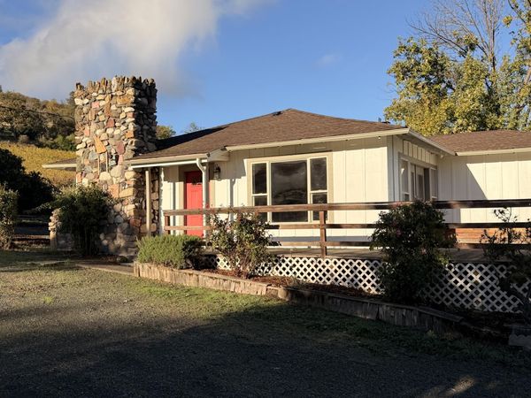 202 Pleasant View Road, Talent, OR 97540