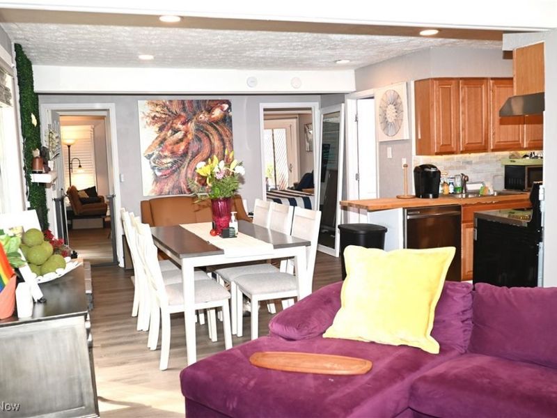 1561 Treetop Trail, Unit B, Akron, OH 44313 Photo 3