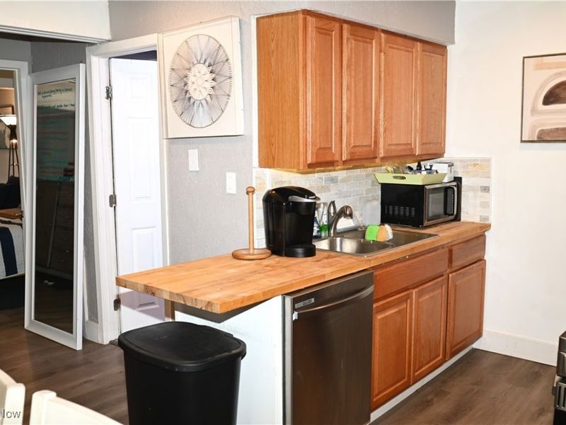 1561 Treetop Trail, Unit B, Akron, OH 44313 Photo 4