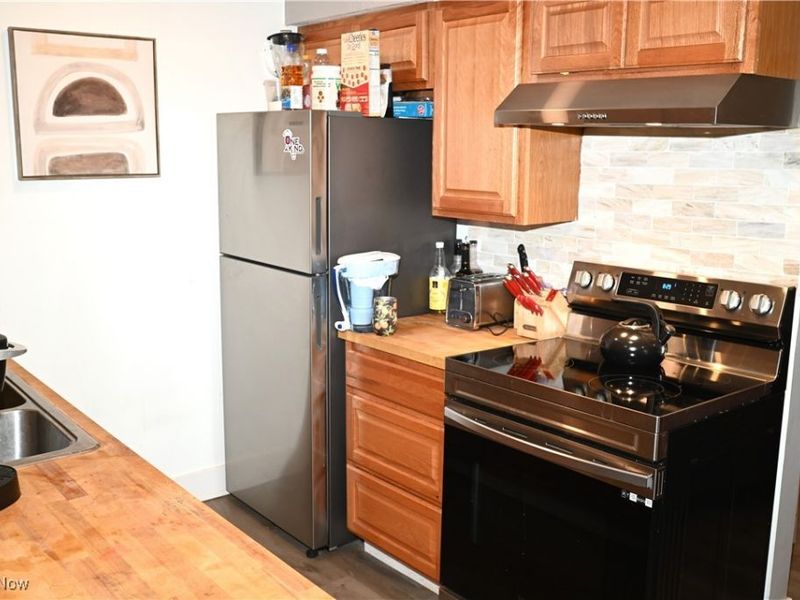 1561 Treetop Trail, Unit B, Akron, OH 44313 Photo 6