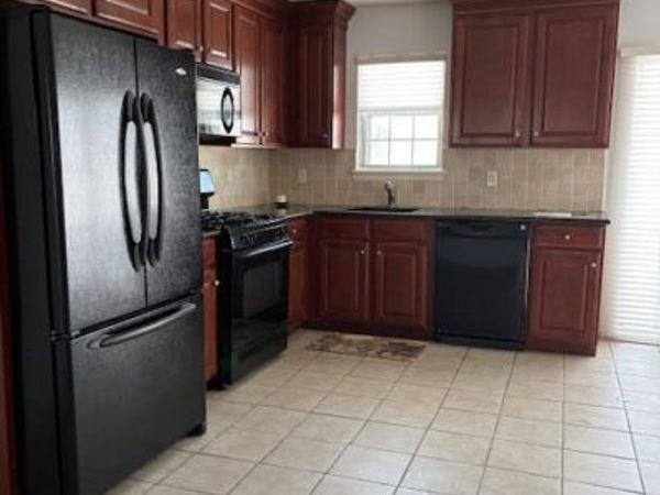 1 Carnaby Close, Unit 1000, Freehold, NJ 07728