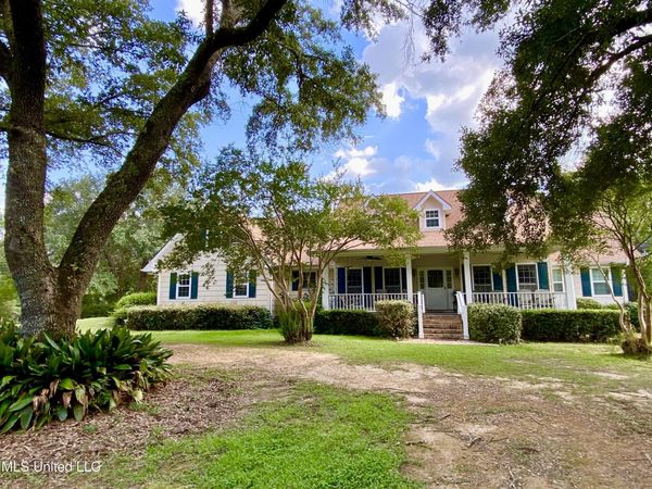 299 Quitman Perry Road, Carriere, MS 39426