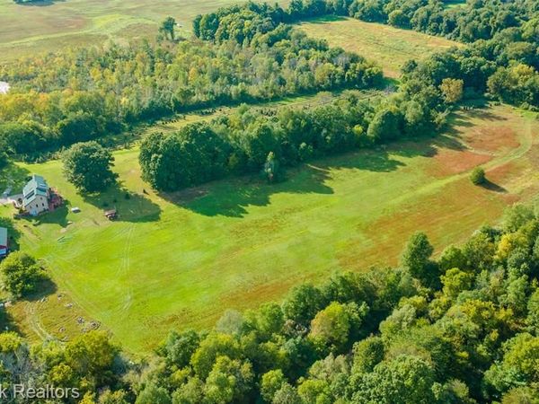 4700 Stanley Road, Columbiaville Vlg, MI 48421