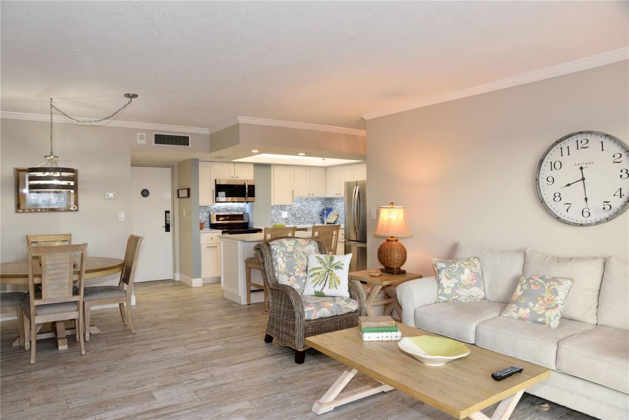 4900 Brittany Drive S, Unit 811, Saint Petersburg, FL 33715 Photo