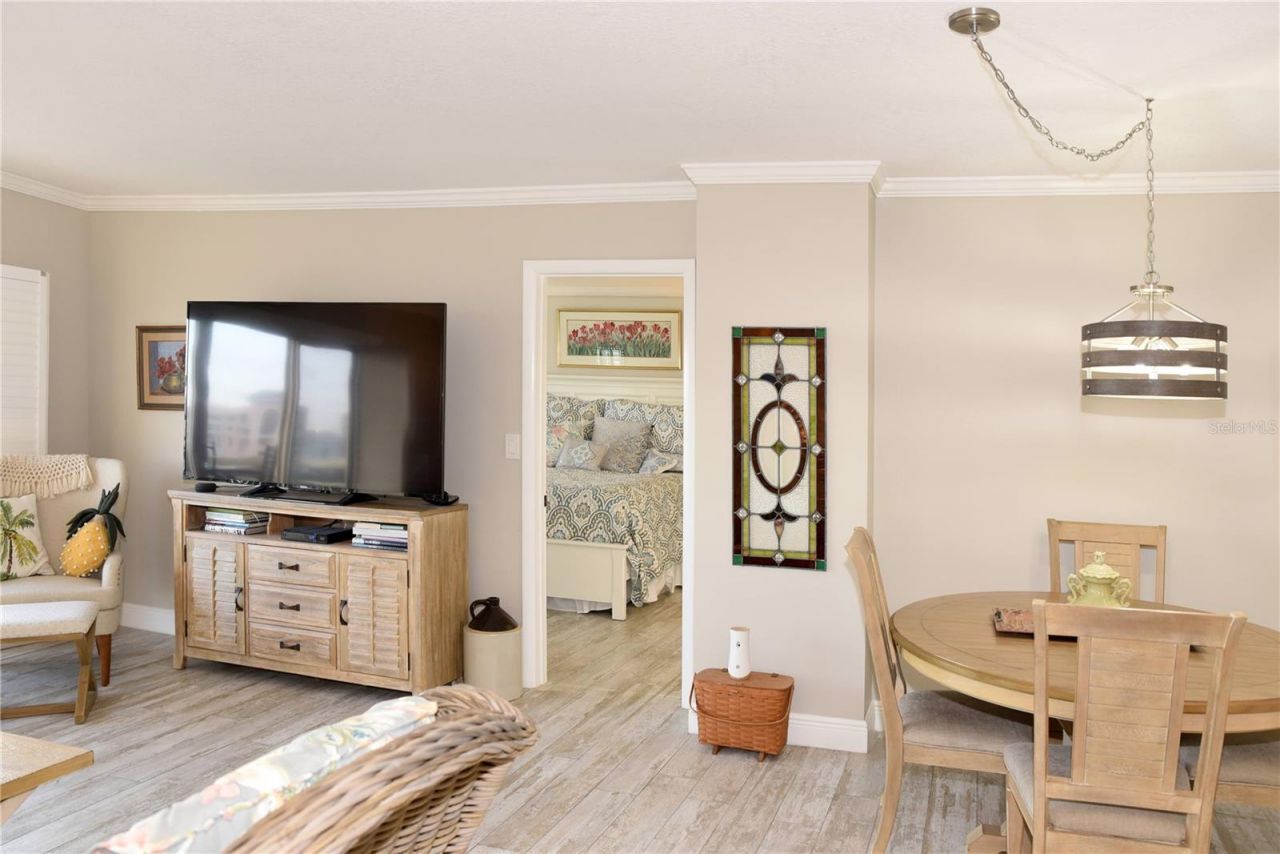 4900 Brittany Drive S, Unit 811, Saint Petersburg, FL 33715 Photo