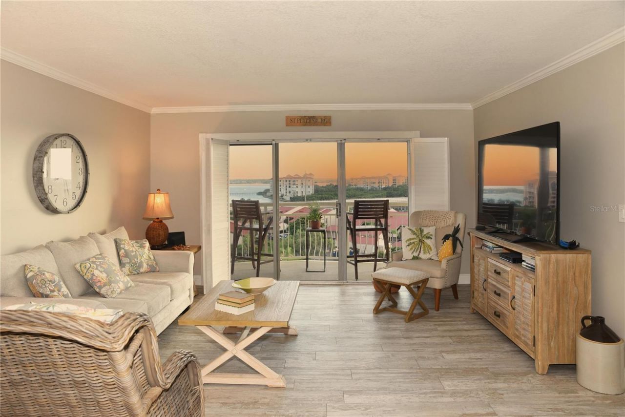 4900 Brittany Drive S, Unit 811, Saint Petersburg, FL 33715 Photo