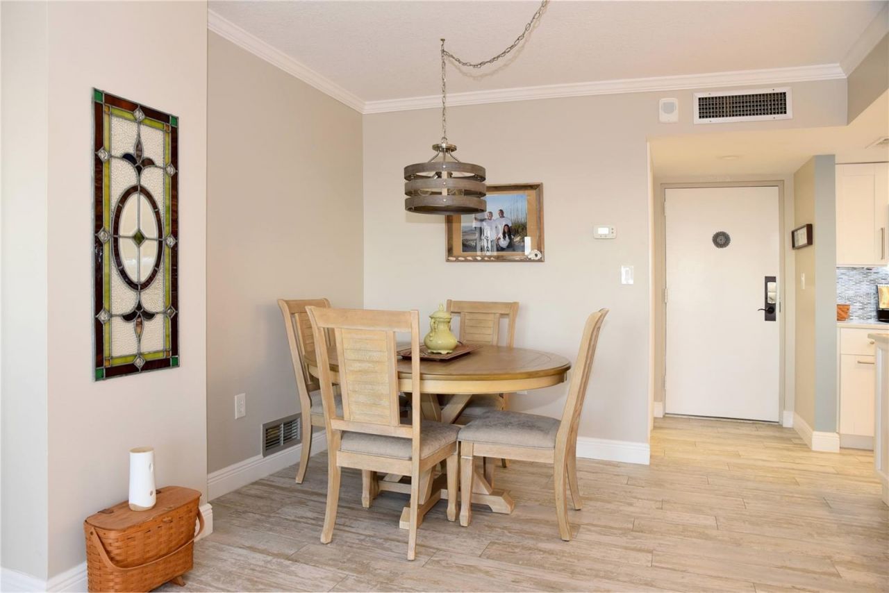 4900 Brittany Drive S, Unit 811, Saint Petersburg, FL 33715 Photo