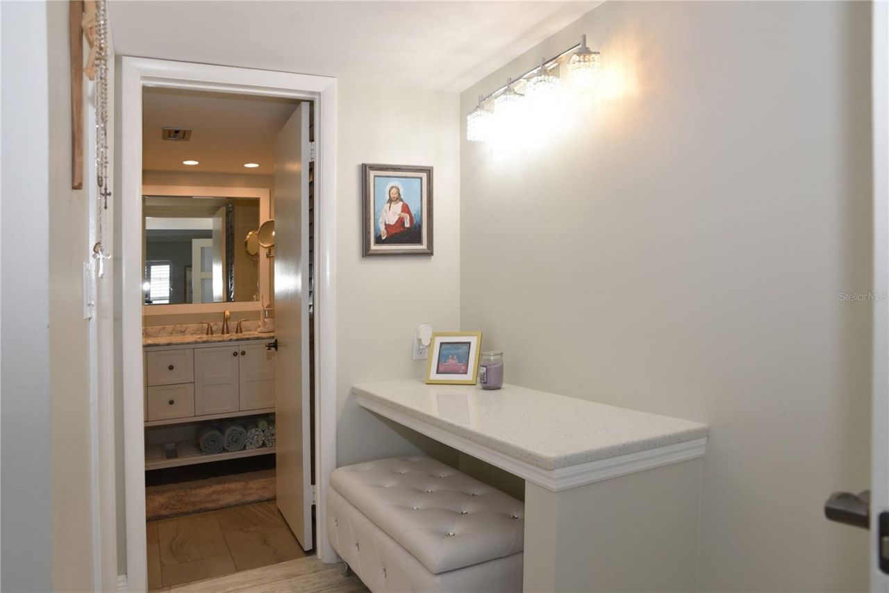 4900 Brittany Drive S, Unit 811, Saint Petersburg, FL 33715 Photo