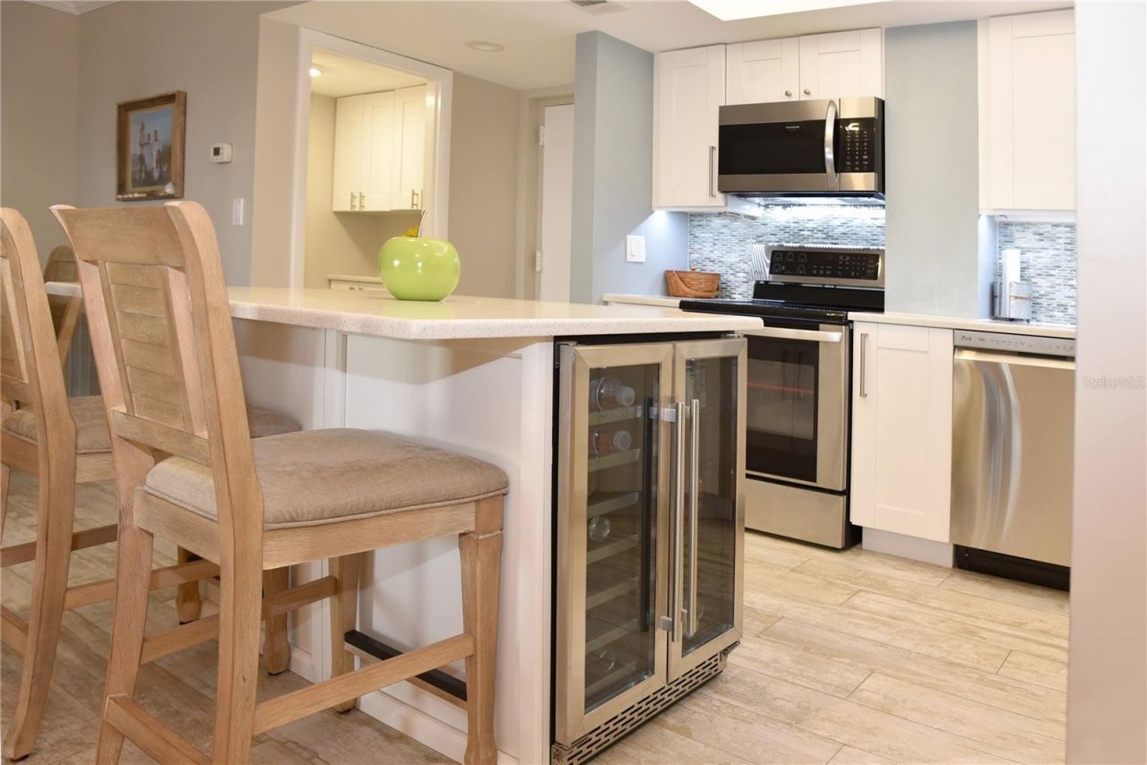 4900 Brittany Drive S, Unit 811, Saint Petersburg, FL 33715 Photo