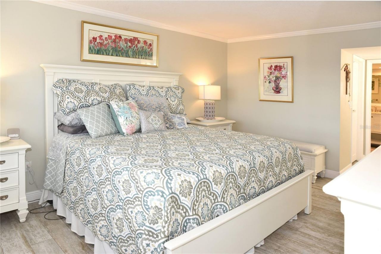 4900 Brittany Drive S, Unit 811, Saint Petersburg, FL 33715 Photo