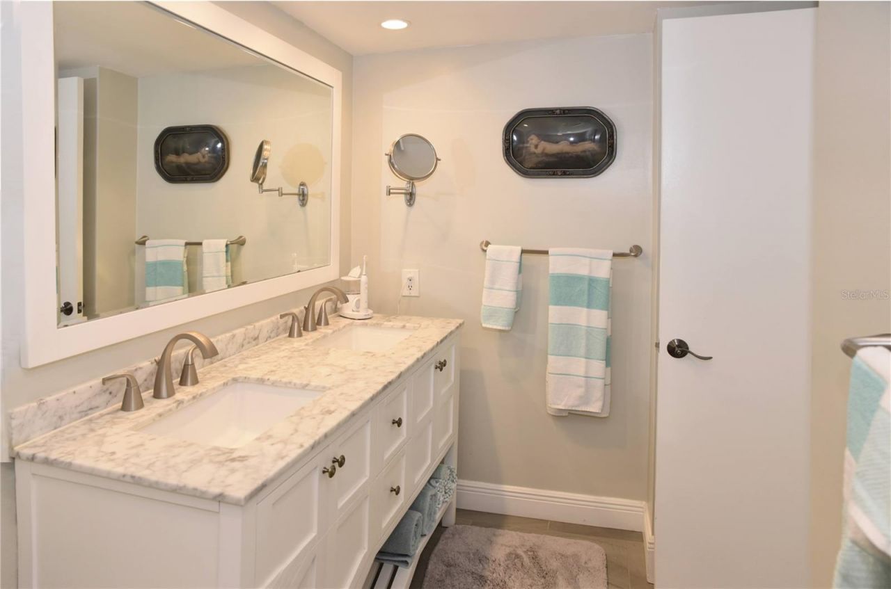 4900 Brittany Drive S, Unit 811, Saint Petersburg, FL 33715 Photo