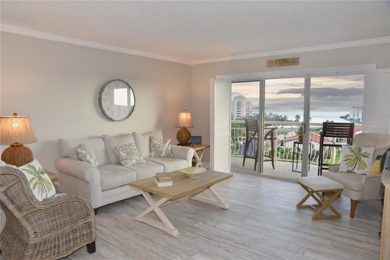 4900 Brittany Drive S, Unit 811, Saint Petersburg, FL 33715 Photo