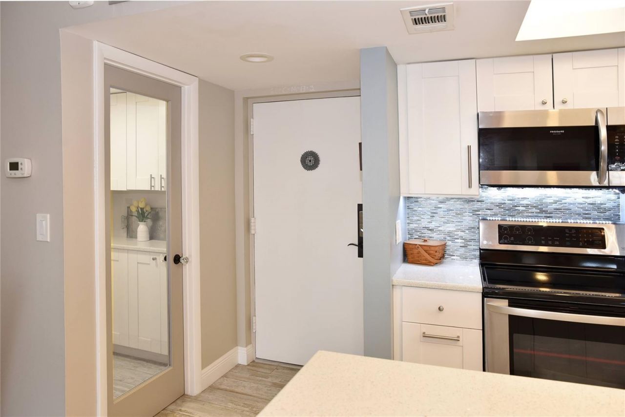 4900 Brittany Drive S, Unit 811, Saint Petersburg, FL 33715 Photo