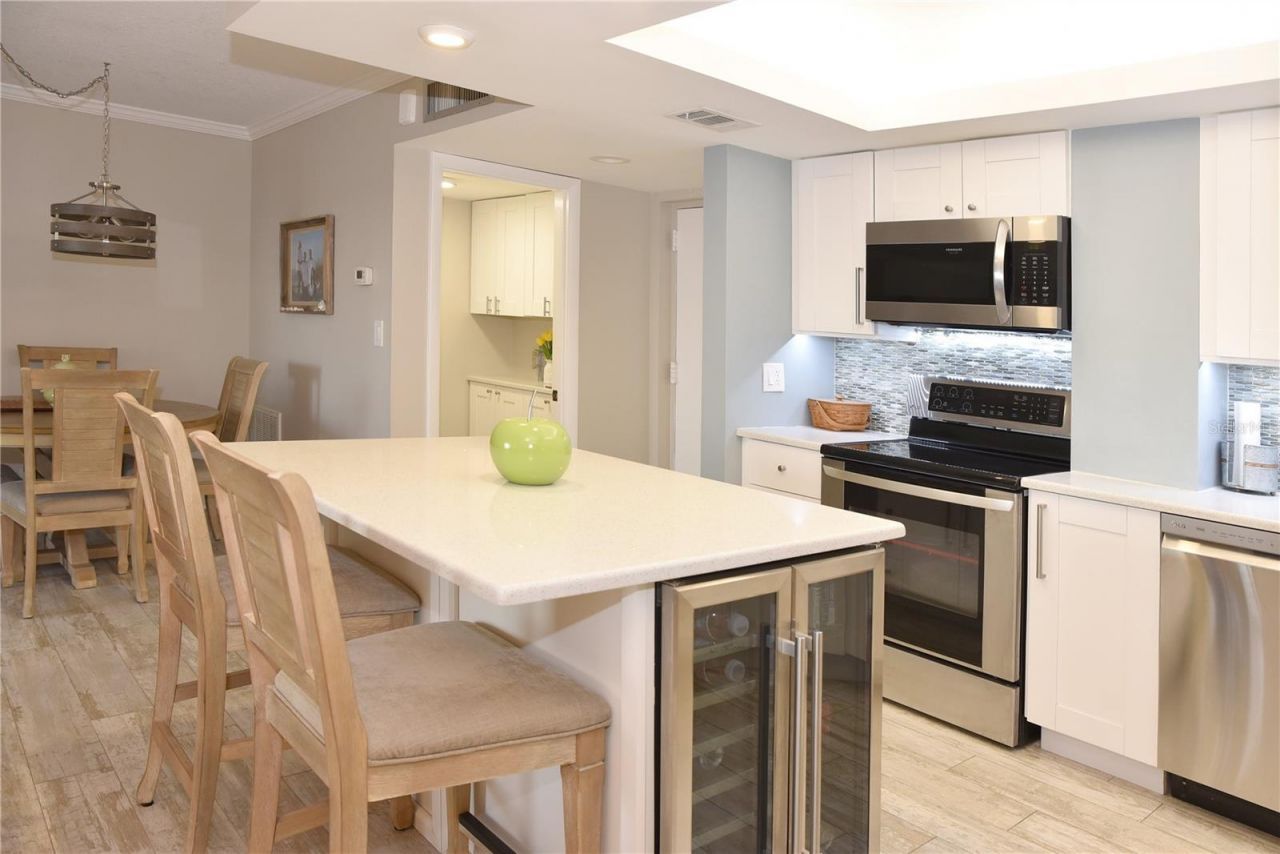 4900 Brittany Drive S, Unit 811, Saint Petersburg, FL 33715 Photo