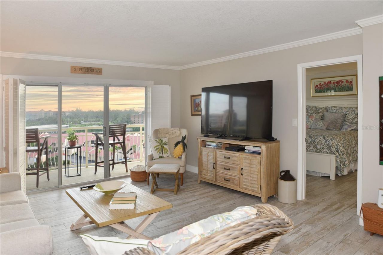 4900 Brittany Drive S, Unit 811, Saint Petersburg, FL 33715 Photo