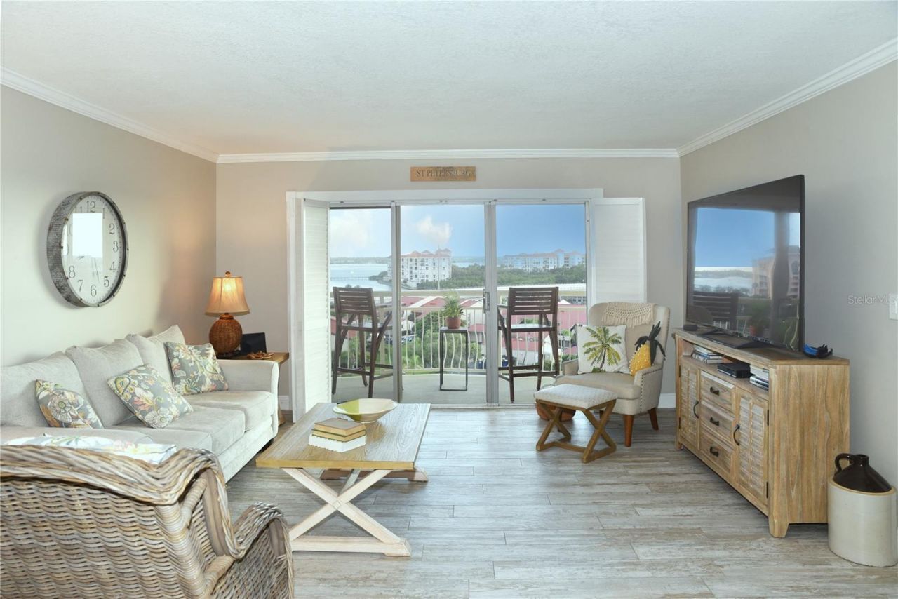 4900 Brittany Drive S, Unit 811, Saint Petersburg, FL 33715 Photo