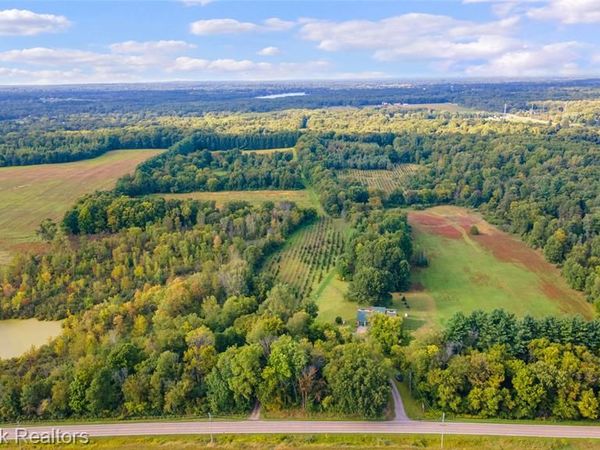 4700 Stanley Road, Columbiaville Vlg, MI 48421