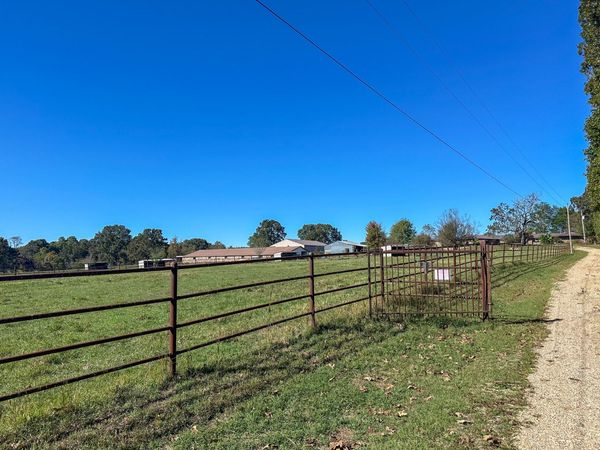 2231 W Highway, Thayer, MO 65791