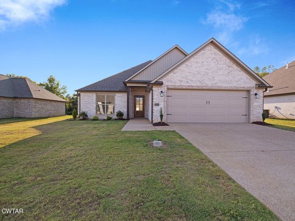 428 Fairway Boulevard , Jackson, TN 38305