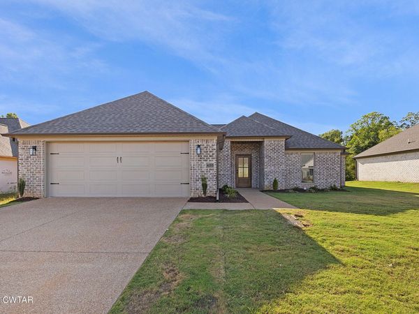 422 Fairway Boulevard , Jackson, TN 38305